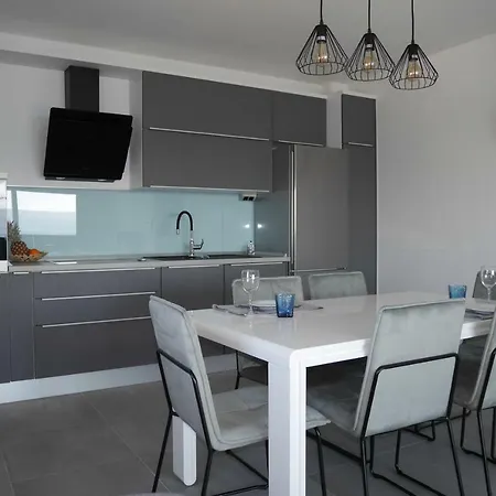 Luxury Apartment *